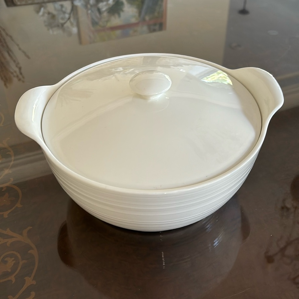 Ceramic bowl.   Perfect for stews or casserole